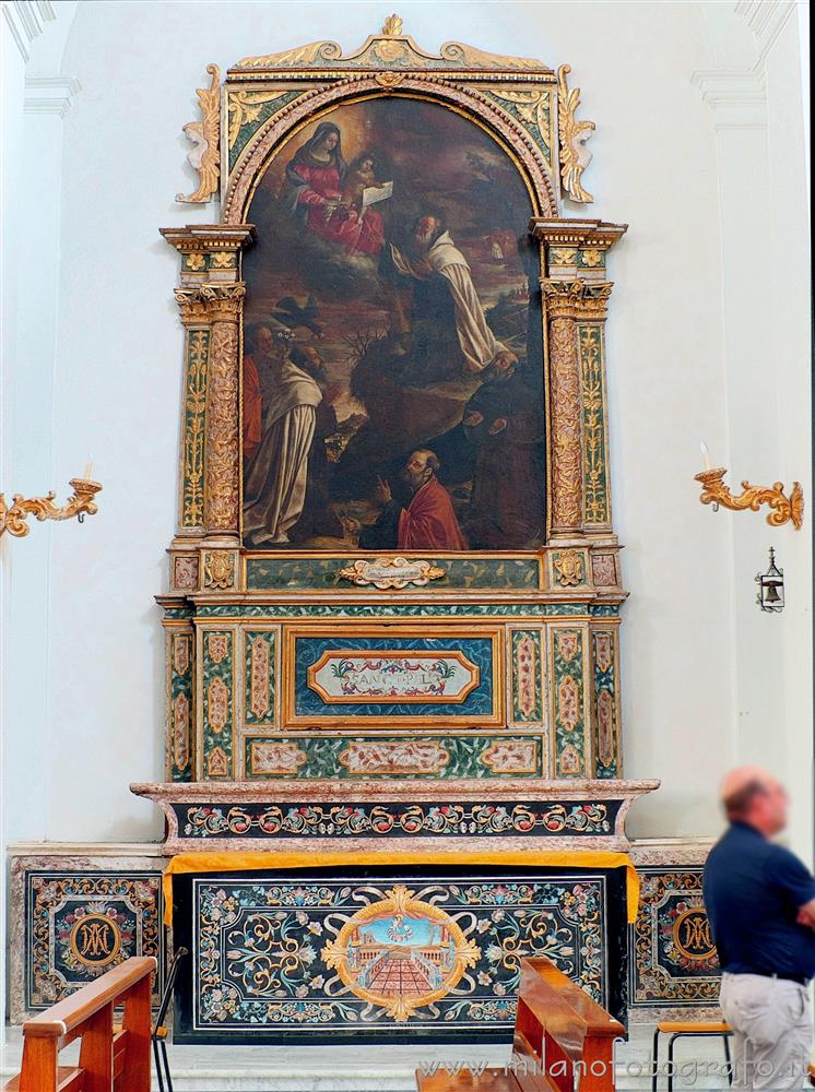 Mondaino (Rimini) - Altare della Madonna del Carmine nella Chiesa di San Michele Arcangelo